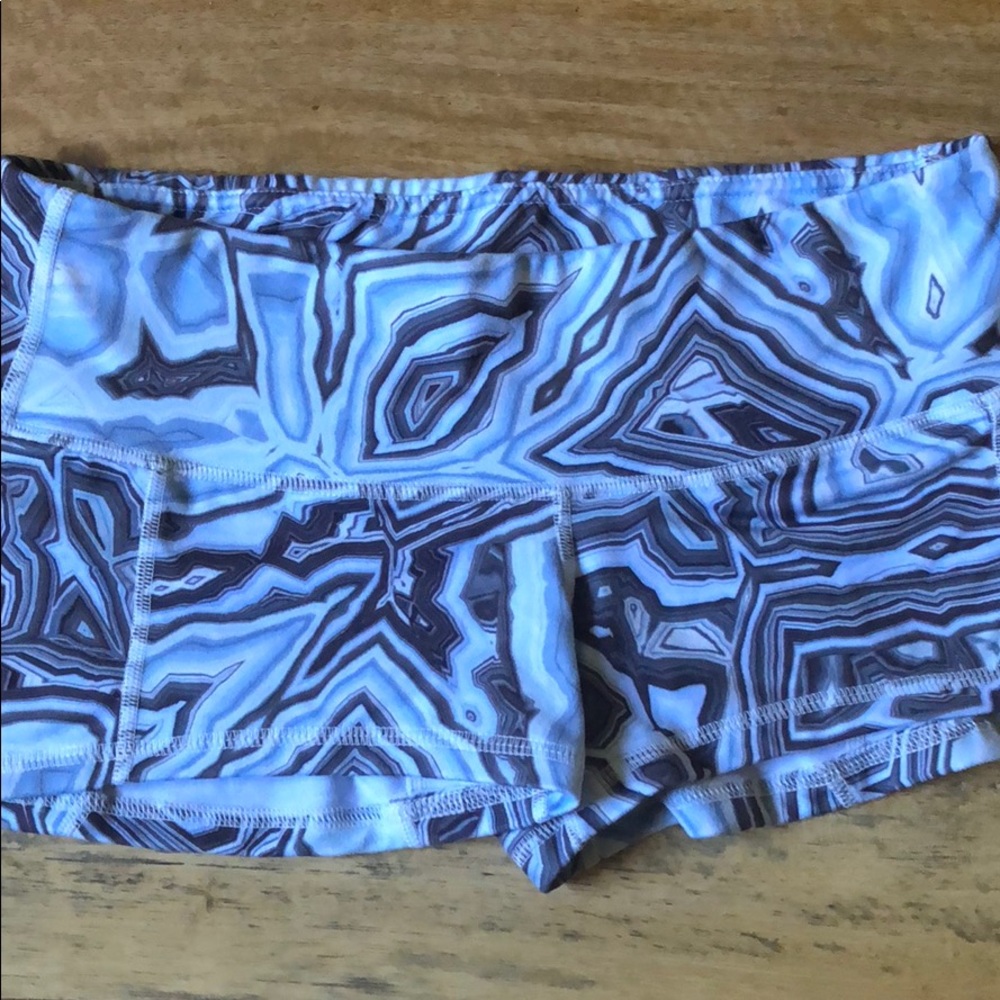 Low rise contour fleo shorts